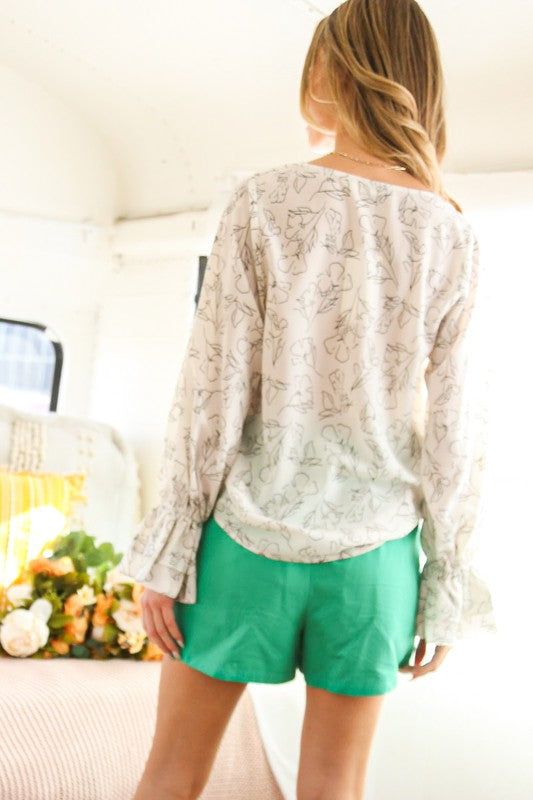 Floral Outline Puff Sleeve Blouse